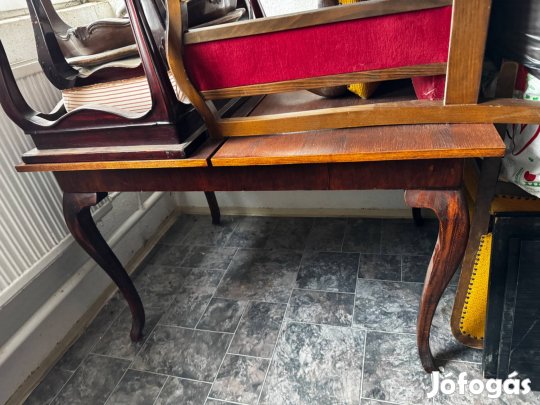 Bővíthető ebédlő asztal eladó