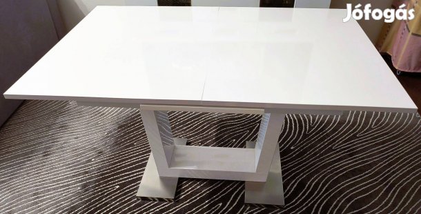 Bővíthető étkező asztal