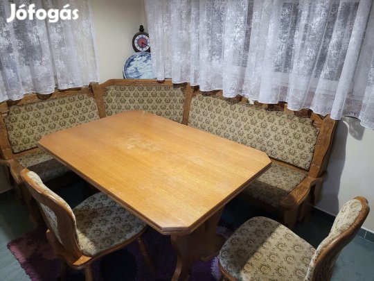 Bővíthető étkezőasztal