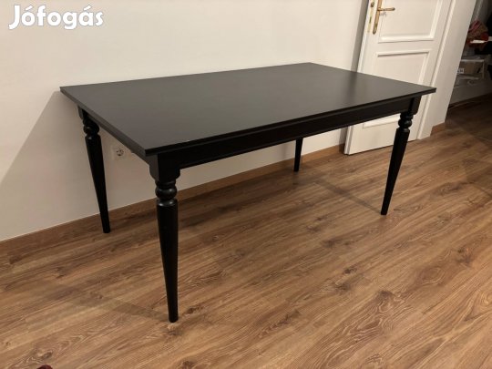Bővíthető étkezőasztal
