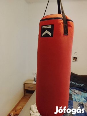 Boxzsák es kesztyű