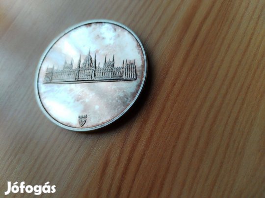 Bozó Gyula éremművész "Parlament" jelzett ezüstözött emléké