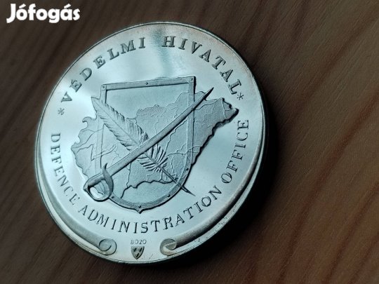 Bozó Gyula éremművész "Védelmi Hivatal" jelzett ezüstözött kitü
