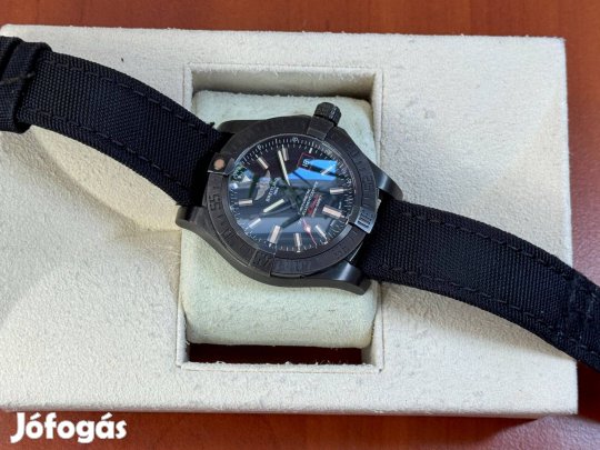 Breitling Avenger Blackbird 44 titán PVD Lgsw