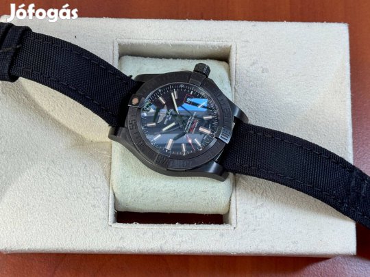 Breitling Avenger Blackbird 44 titán PVD Lgsw