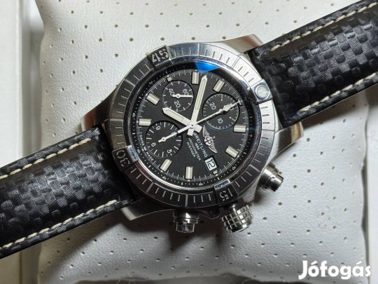 Breitling Avenger Chronograph 43 fekete színben Lgsw