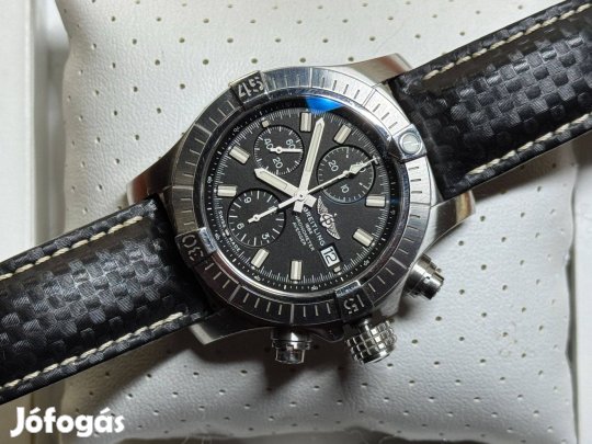 Breitling Avenger Chronograph 43 fekete színben Lgsw