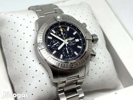 Breitling Avenger Chronograph 45 fekete színben Lgsw