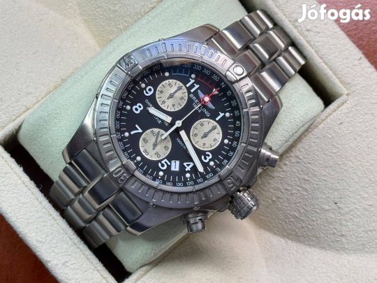 Breitling Avenger Chronograph Titanium 44 Lgsw