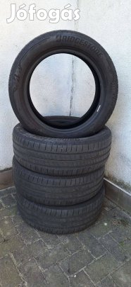 Bridgestone 215/55 R 18 méretű nyári gumiabroncsroncs