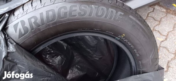 Bridgestone 235/60R18 nyári