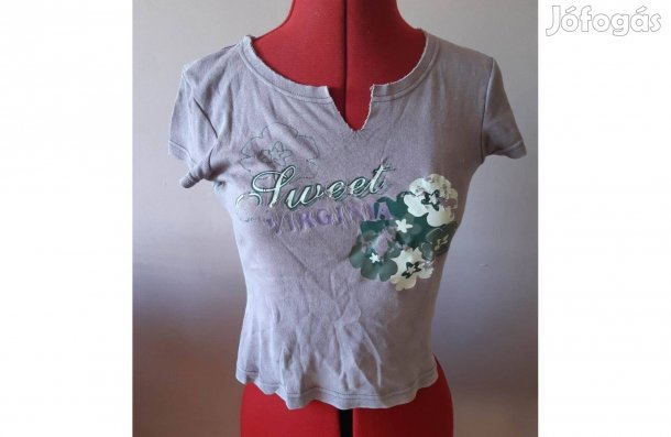 Broadway koptatott feliratos virágos póló S-es