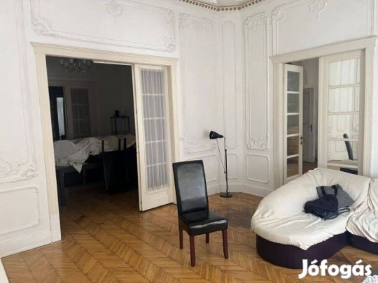 Bródy Sándor utcában eladó 189 m2-es első emeleti lakás