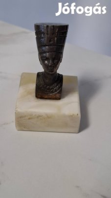 Bronz fáreó szobor