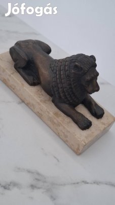 Bronz oroszlán szobor