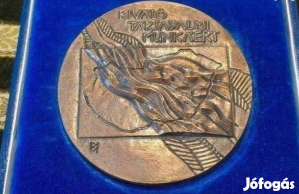 Bronz plakett dobozában