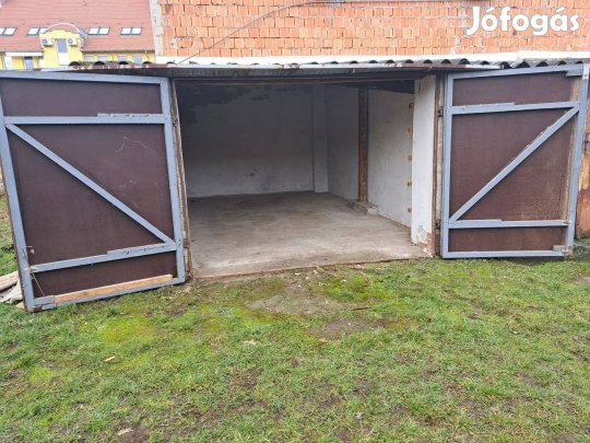 Brüsszeli körúton eladó 17nm-es udvari bejáratú garázs