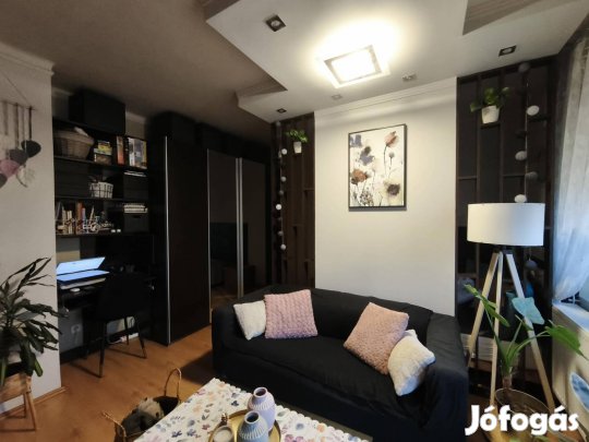 Budai vámnál eladó 38 nm lakás