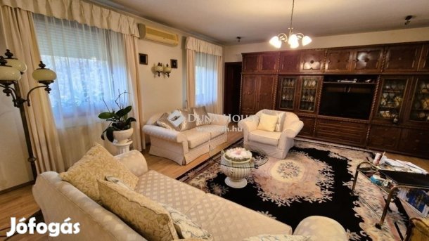 Budaihegyben 134 m2-es családiház nagy kerttel eladó!