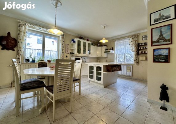 Budakalász, Budakalász, 330 m2-es, 2 generációs, családi ház, 8 szobás
