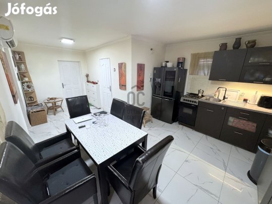 Budakalászi eladó tégla családi ház