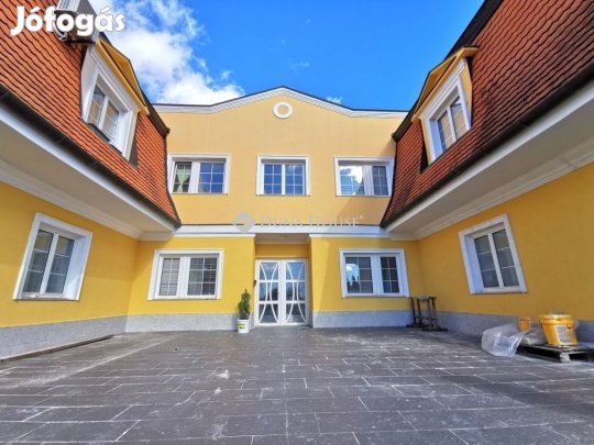 Budakeszii 192 nm-es lakás eladó