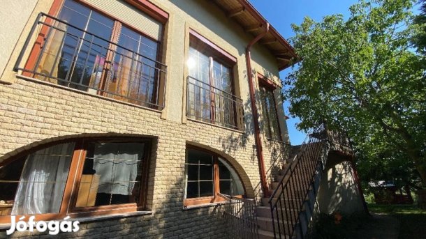Budakeszii 450 nm-es ház eladó