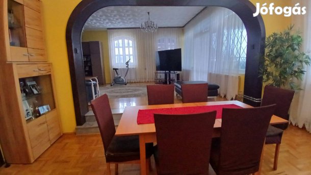Budaörs / családi ház / tégla / 7 szoba / 450 m