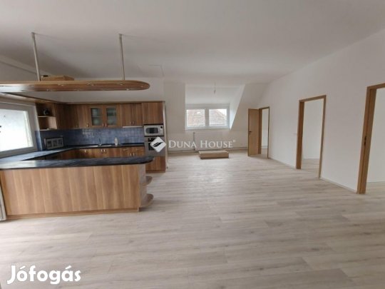 Budapest 15. ker.i eladó 102 nm-es lakás