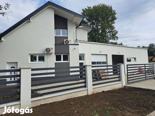 Budapest 16-ik kerületben eladó két generációs családi ház és raktár