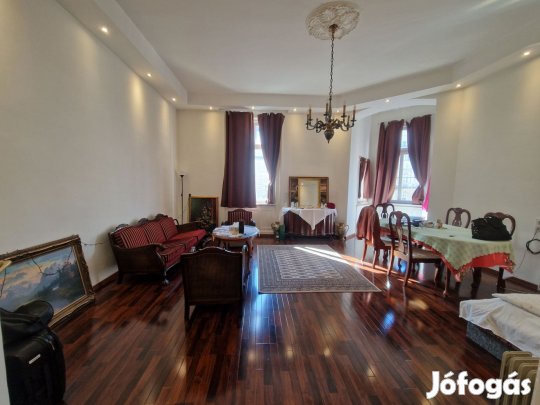 Budapest VI. ker. 88m2-es polgári lakás eladó