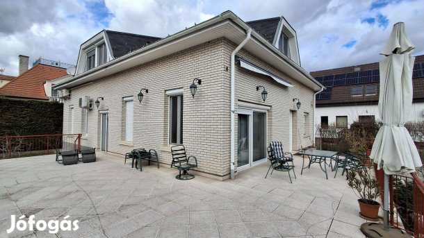 Budapest XVI. kerületben 6 szobás kertes családi ház kiadó