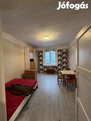 Budapesten a XIII. kerületben a Reitter Ferenc utcában nagy garzon