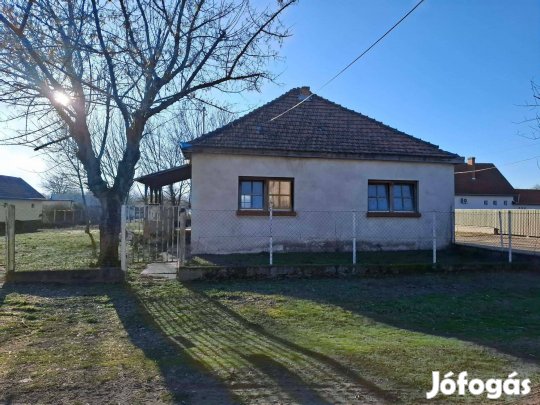 Bugac kockaház eladó