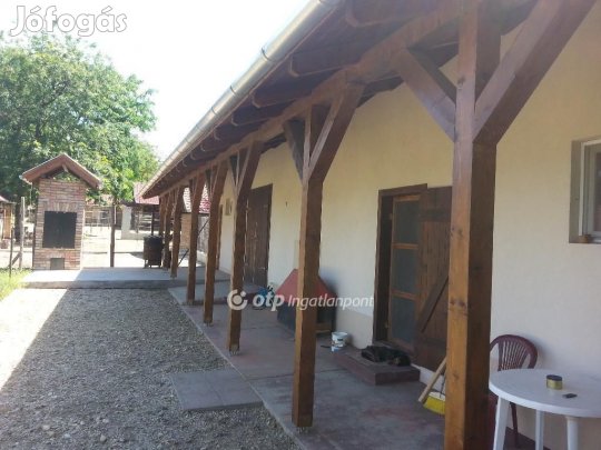 Bugyii 230 nm-es ház eladó