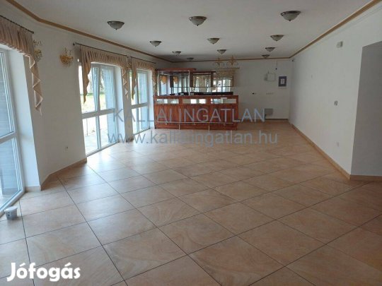 Bujtoson 100 nm-s üzlethelyiség kiadó!