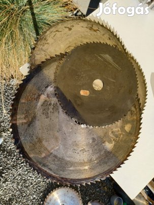 Bükfürdőn, 7 db gyorsacél körfűrészlap egyben, olcsón eladó