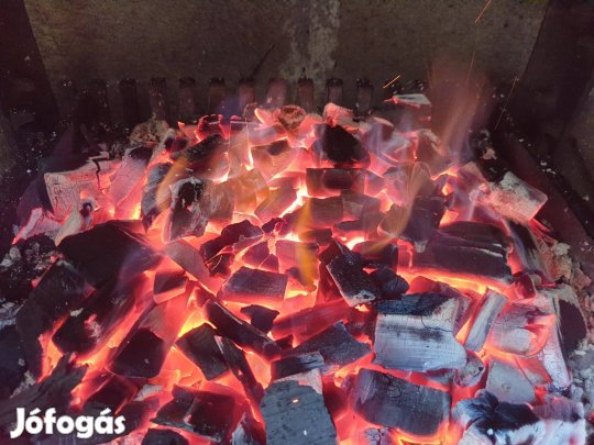 Bükkfaszén zsákos 10 kilós kiszerelés pormentes szén, Hargitai faszén