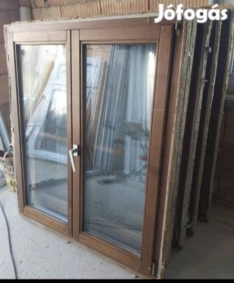 Bukó-nyíló fa ablakok 118×135