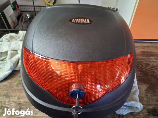 Bukósisak tartó doboz