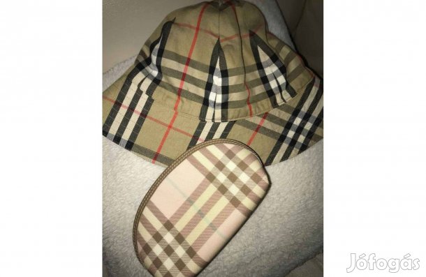 Burberry neszeszer és sapka