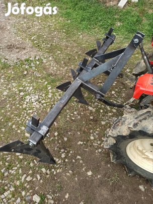 Burgonya töltőgető eke kistraktorhoz eladó!
