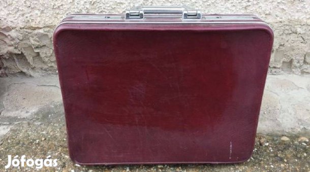 Burgundi színű fém vázas Mister pattanó záras aktatáska