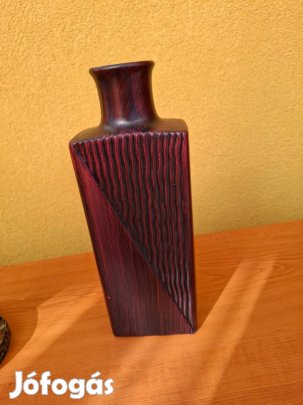 Burgundivörös virágváza