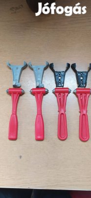 Busz üvegtörő kalapács tartóval Ikarus