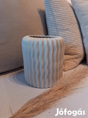 Butlers fehér kerámia váza