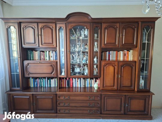 Bútor - szekrény - fa