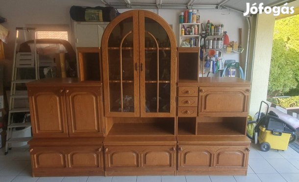 Bútor, tömör fa ajtókkal eladó