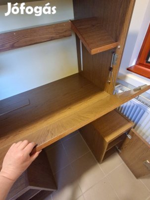 Bútor jól záródó, legalul is polccal