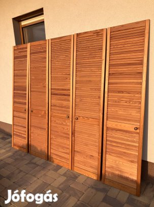 Bútorajtó lamellás fa